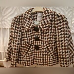 Cropped houndstooth coat